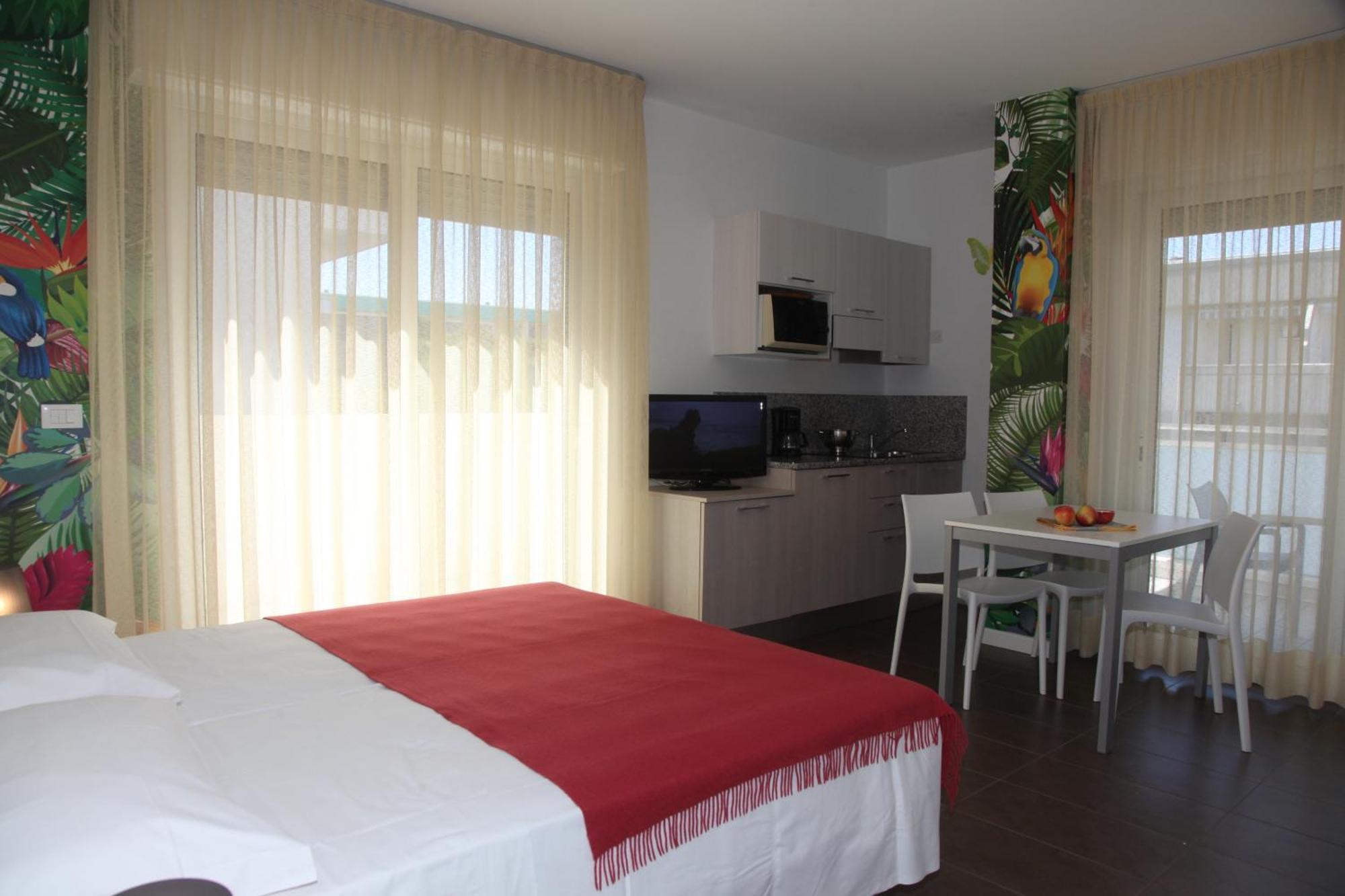 Hotel Luciana Бибионе Экстерьер фото