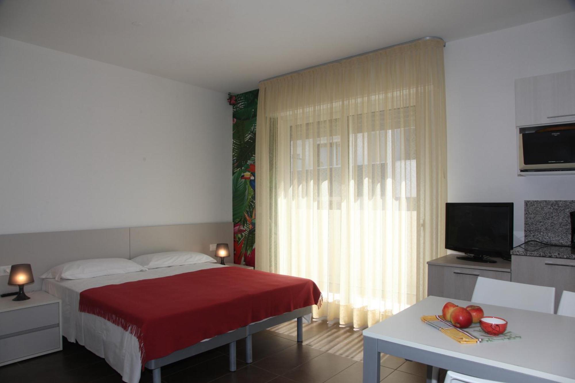 Hotel Luciana Бибионе Экстерьер фото