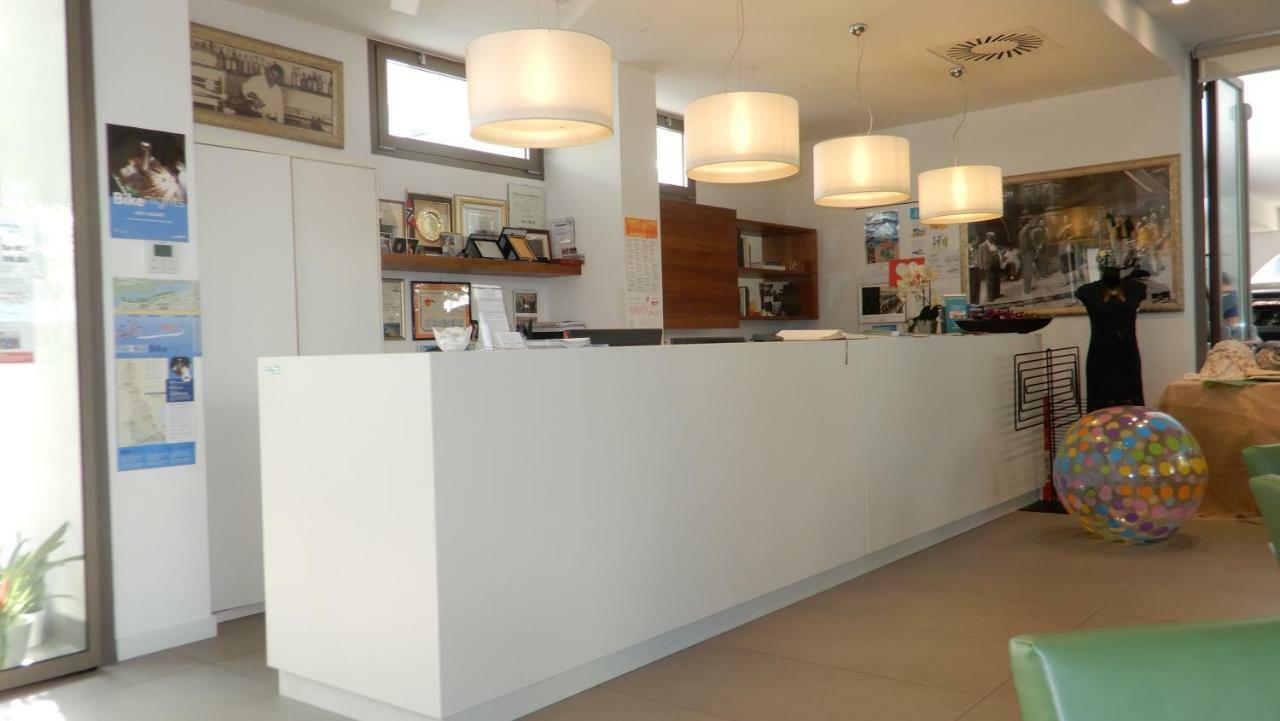 Hotel Luciana Бибионе Экстерьер фото